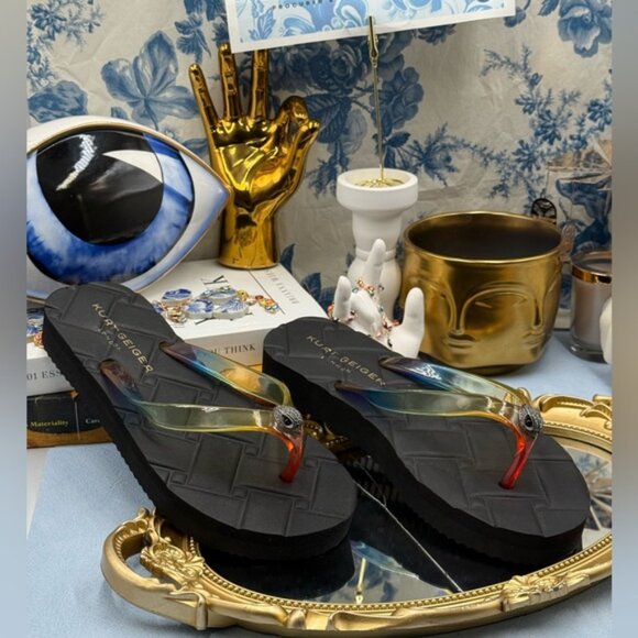 🆕 KURT GEIGER LONDON 🧿 NWOB Japonski Kensington Rainbow Flipflop, Black - Sz 7 - Picture 3 of 12